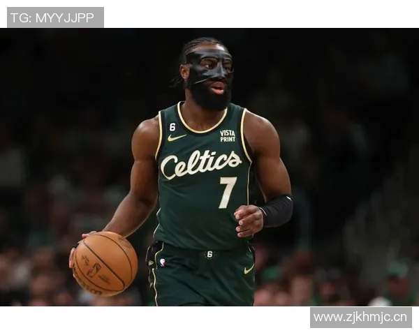 杰伦布朗左腿筋紧张状态不明绿军官方宣布回归存疑